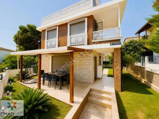 Merkezi Konum,denize Yürüme Mesafesinde,müstakil Villa emko
