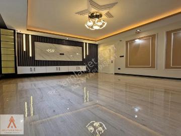 Merkezi Konum 140m2 Oturuma Hazır Balkonu Acil Satılık 3+1 Daire