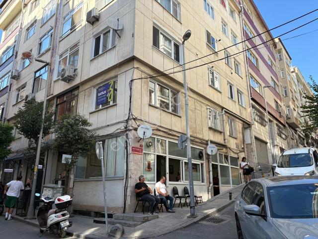 Merkezi Konumda 120 M² 3+1 Cam Balkonlu Satılık Daire