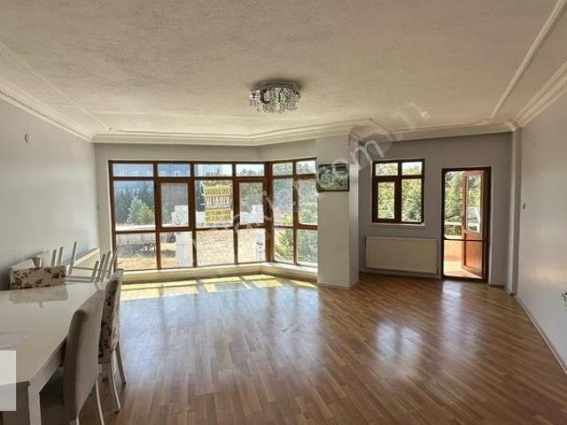 Merkezi Konumda 3+1 Asansörlü Geniş 140 M2 Kiralık Daire
