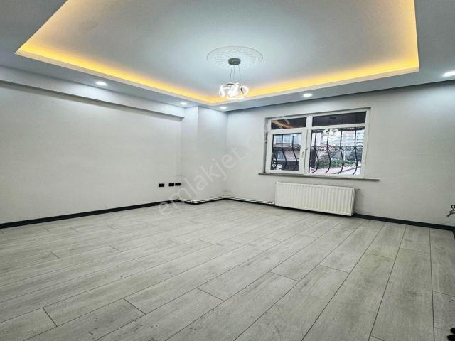 Merkezi Konumda Caddeye Ve Metrobüse Yakın3+1 Lüks Satılık Daire