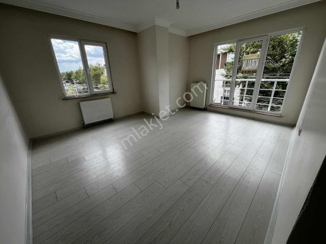 Merkezi Konumda Cadde Cepheli 2+1 Kiralık Daire