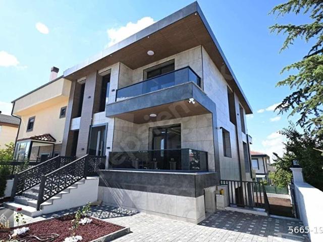 Merkezi Konumda Cadde Yakını 4+2 Sıfır Villa KALİ A.Ş