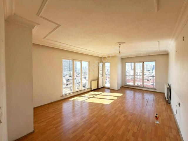 Merkezi Konumda Asansörlü, Otoparklı 4+2 Dubleks Daire