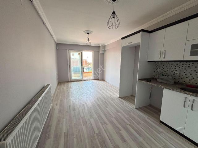 Merkezi Konumda Geniş 1+1 Kiralık Dubleks
