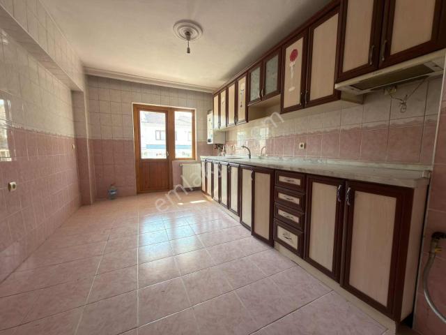 Merkezi Konumda Ebeveyn Banyolu Krediye Uygun Satılık 4+1 160 M2
