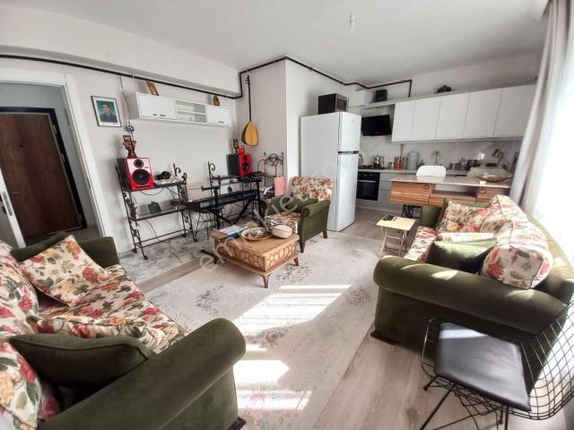 Merkezi Konumda, Kapalı Otoparklı Ve Doğalgazlı Satılık 1+1