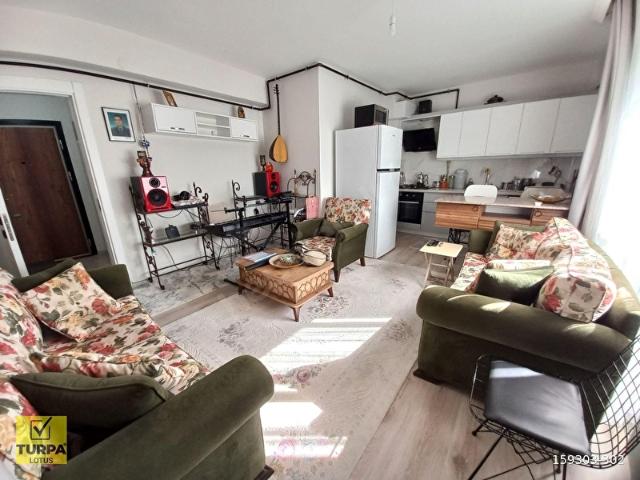 Merkezi Konumda, Kapalı Otoparklı Ve Doğalgazlı Satılık 1+1