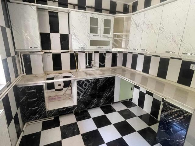 Merkezi Konumda Kiralık 2 + 1 Bahçe Katı Bahçesi Var