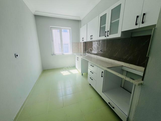 Merkezi Konumda Kiralık 3+1 Toplu Taşımaya Yakın Bakımlı Daire