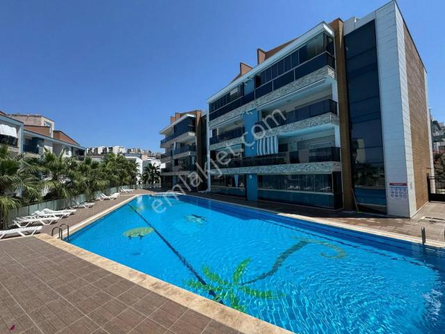 Merkezi Konumda Havuzlu Site İçinde 3+1 Satılık Daire