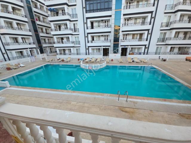 Merkezi Konumda Havuzlu Sitede Eşyalı Daire
