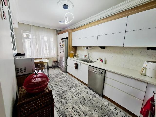 Merkezi Konumda İçi Özenle Dizayn Edilmiş Çift Balkonlu Daire