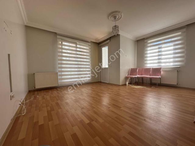 Merkezi Konumda Otoparklı Açık Cepheli Kiralık 2+1 Daire