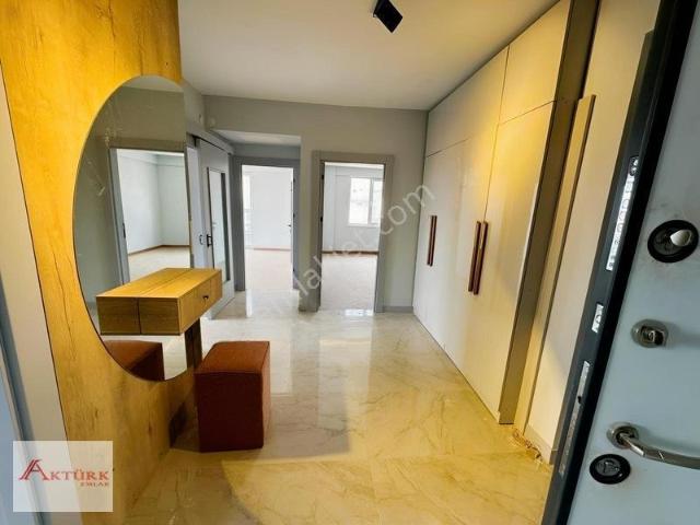 Merkezi Konumda Lüks Sıfır 3. Katta Kiralık Daire