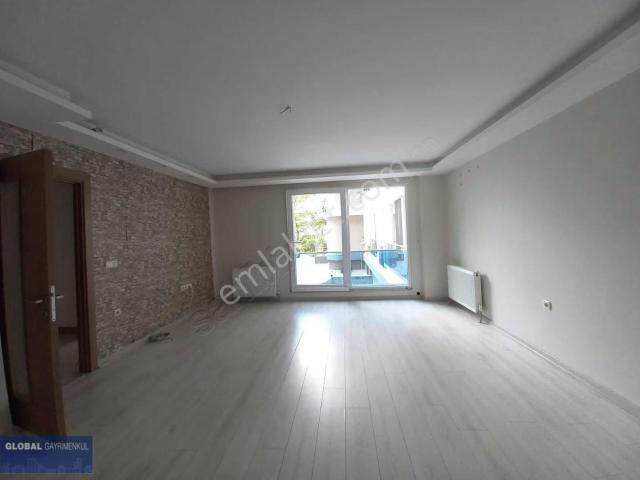 Merkezi Konumda Site İçinde Havuz Cepheli Kiralık 2+1 Daire