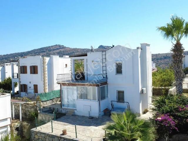 Merkezi Konumda Plajlı Tam Müstakil Manzaralı 3+2 Villa