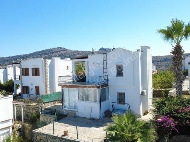 Merkezi Konumda Plajlı Tam Müstakil Manzaralı 3+2 Villa