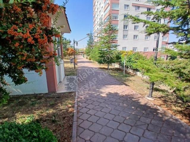 Merkezi Konumda Temiz Geniş 3+1 Kiralık Daire