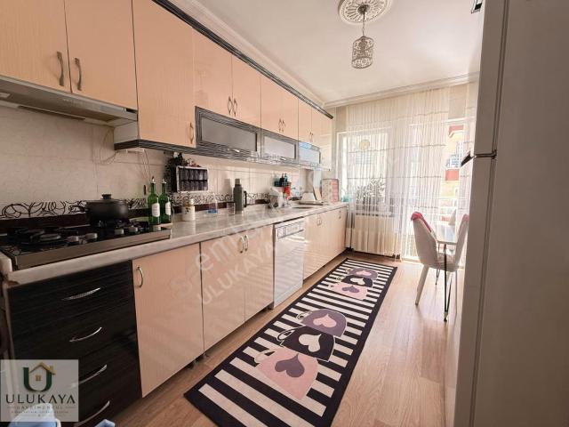 Merkezi Lokasyon'da Katta Asansörlü 3+1 Kiralık Daire