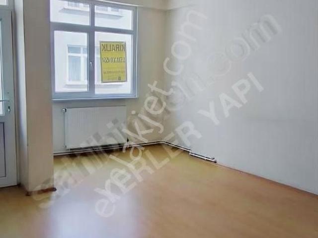 Bağcılar Yenigün Mahallesi'nde Balkonlu 2+1 Kiralık Daire