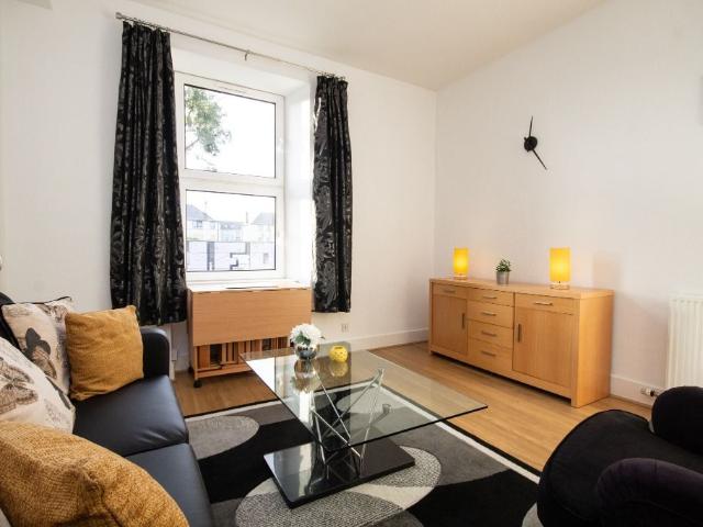 Merkland Road East, City Centre, Aberdeen AB24, 2 bed flat to rent, £795 pcm | PrimeLocation