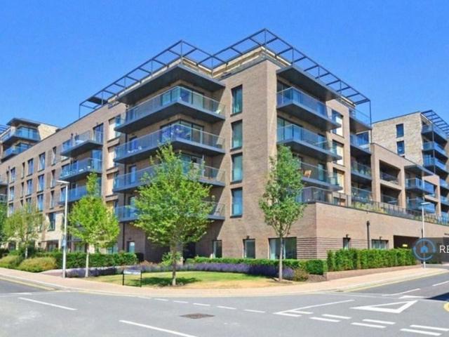 Merlin Court, London, SE3 3 bed flat to rent £3,000 pcm £692 pw