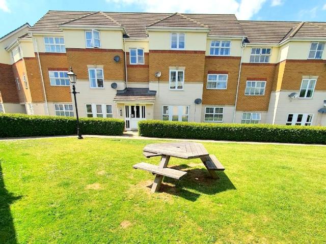 Merlin Close, Chafford Hundred. 2 bed flat to rent £1,700 pcm £392 pw