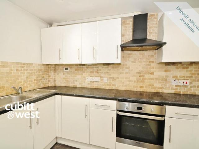 Merlin Close Wallington SM6 3 bed flat to rent £1,750 pcm £404 pw