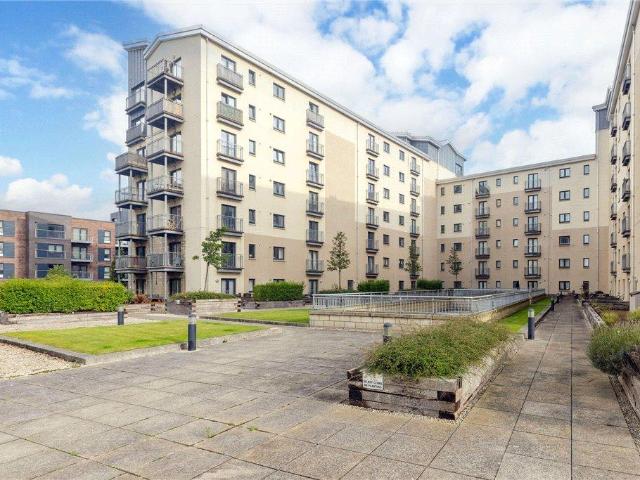 Merlin Avenue, Edinburgh 3 bed apartment to rent £1,650 pcm £381 pw