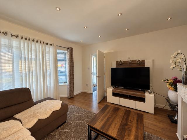 Merlin Road, Oxford OX4, 3 bed semi detached house to rent, £1,900 pcm | PrimeLocation