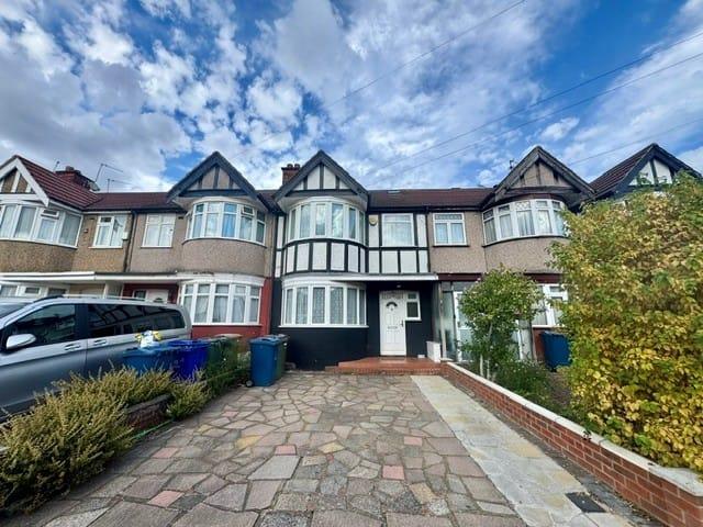 Merlins Avenue, Harrow HA2 4 bed terraced house to rent £2,700 pcm £623 pw