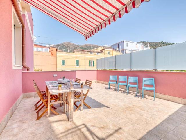 Merlo E town center & private parking