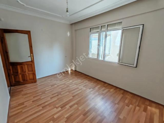 Mermerli'de Pazar Karşısı Çarşı İçinde Satılık 85m2 2+1 Daire