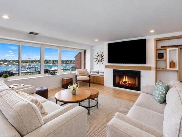 Merrimac St Apt, Newburyport, Condo For Sale