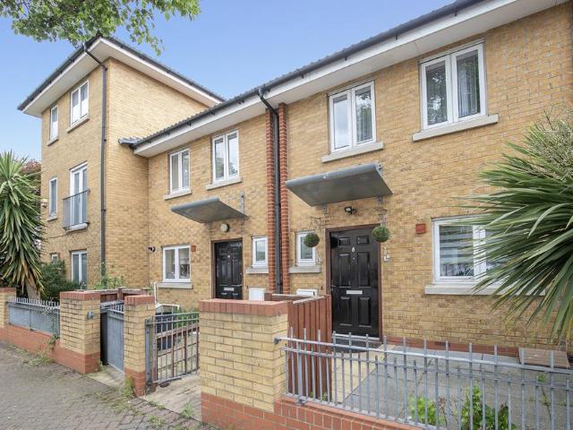 Merriam Avenue, London E9 2 bed terraced house to rent £2,825 pcm £652 pw