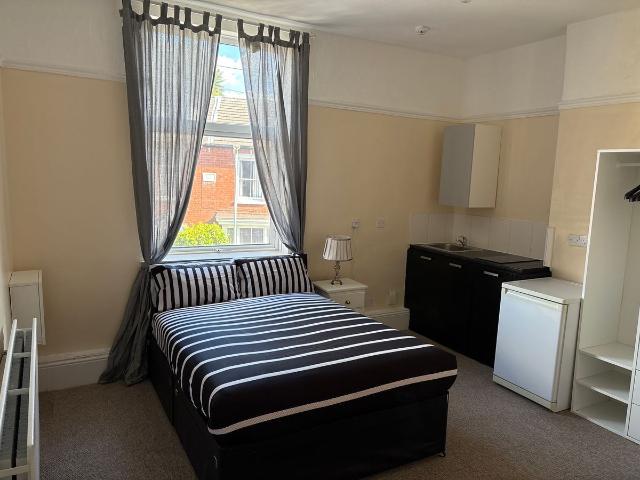 Merridale Crescent, Wolverhampton WV3, Studio to rent, £780 pcm | PrimeLocation