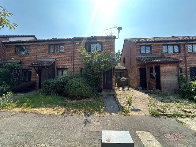 Merryman Drive, Crowthorne RG45, 2 bed property to rent, £1,500 pcm | PrimeLocation