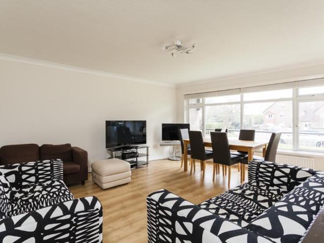 Merryfield Gardens, London, HA7 4HP, United Kingdom | 3 bed apartment for rent #140656945 | Rentberry