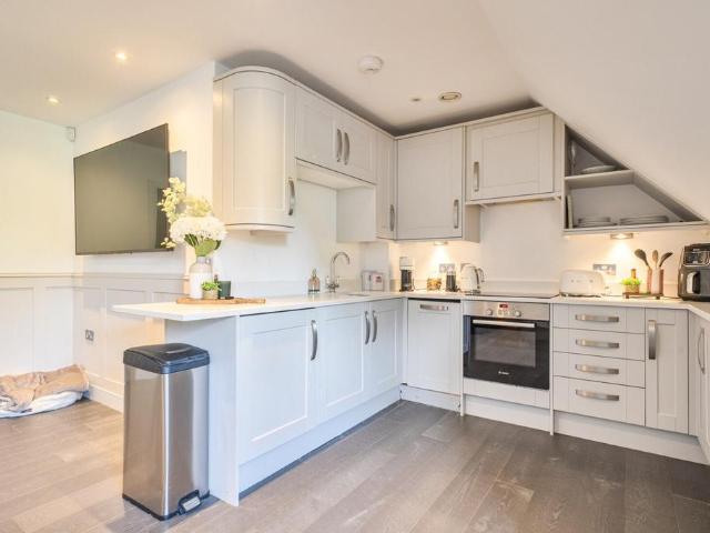 Merrywood Court, Bickley Court. 2 bed apartment to rent £2,500 pcm £577 pw