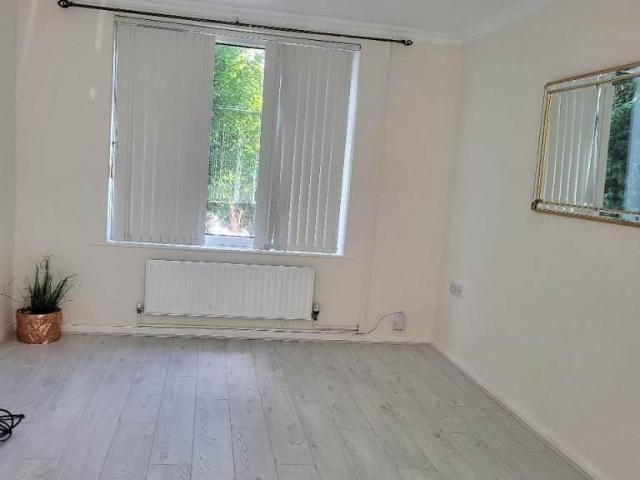 Mersey Close, Whitefield M45 2 bed house to rent £1,250 pcm £288 pw