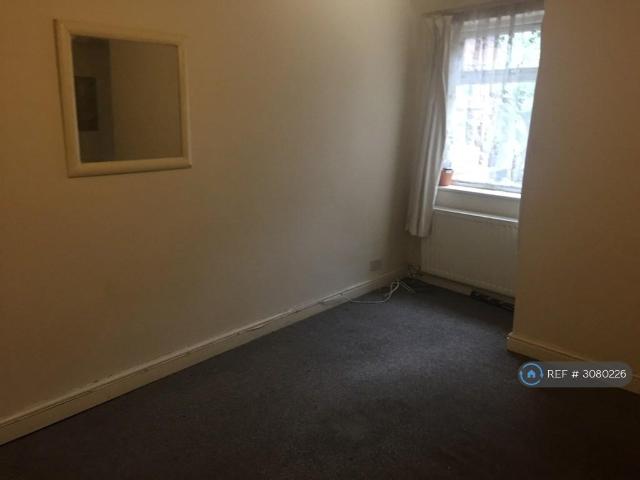 Mersey Road, Widnes, WA8 2 bed terraced house to rent £780 pcm £180 pw