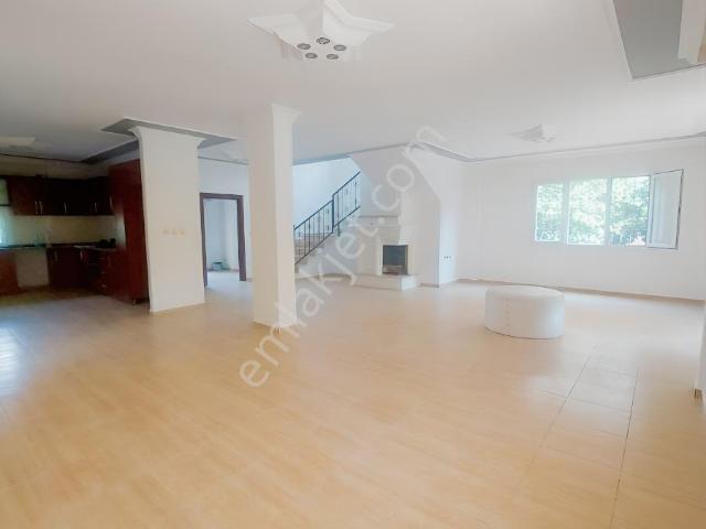 Mersin Mezitli Kuyulukta Doğayla İç İçe 4+1 Lüks Triplex Villa