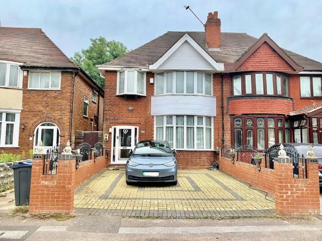 Merstowe Close, Birmingham B27, 4 bed property to rent, £1,400 pcm | PrimeLocation