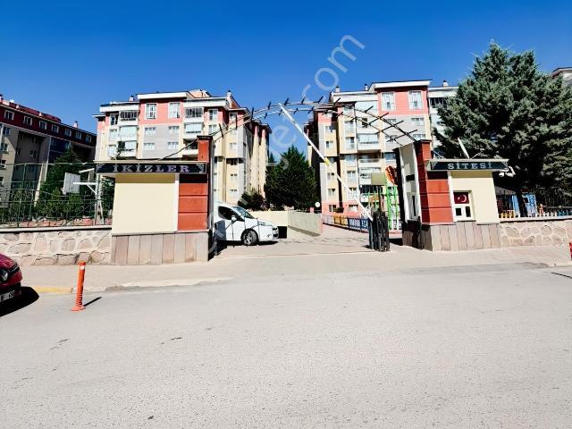 Mes Emlak'tan İkizler Sitesinde 3+1 Kiralık Lüks Site Dairesi