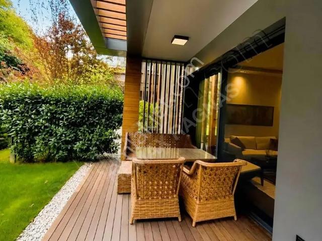 Mesa Orman 1'de Kapalı Mutfaklı İzole Bahçe Katı Köşe 3+1 *boş