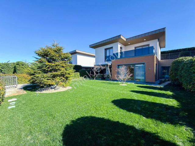Mesa Yeşilyaka Su Nehir Model Üst Konumda Ekstralı 4+1 Villa