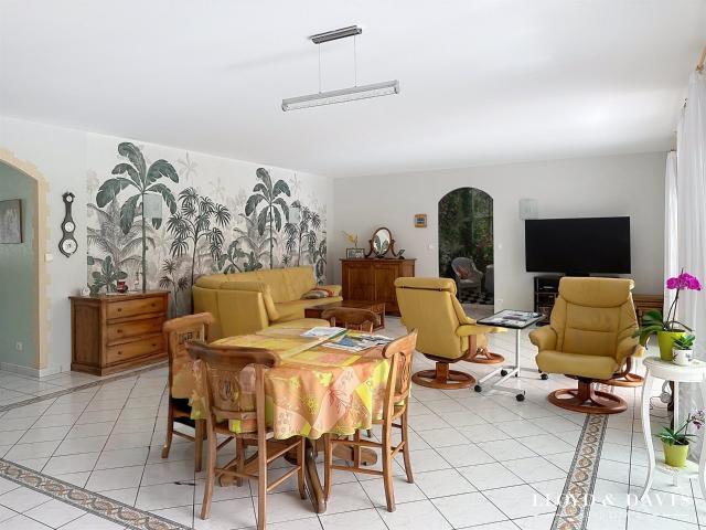 Meschers centre: Maison plain pied 144 m², 3 chambres, 1500. 144m² Meschers sur Gironde