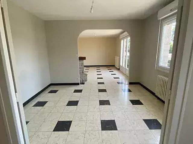 Meslay du Maine 53170 Location maison 5 pièces t5 au dernier étage