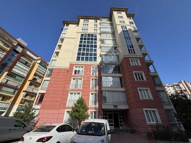Mesnevi Konutları'nda İçi Yenilenmiş 3+1 165m² Kiralık Daire